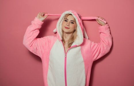 ChloeLaurentt Too Pink to Be Innocent صورة واحدة|ChloeLaurentt Too Pink to Be Innocent صورتان|ChloeLaurentt Too Pink to Be Innocent  3 صور|ChloeLaurentt Too Pink to Be Innocent  3 صورة