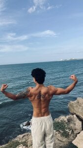 aress_damon Beach Pic