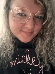 CurvyAnonymousGirl89 Public Photo 3
