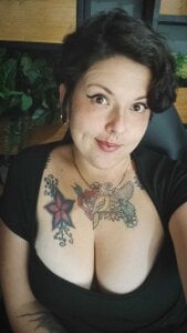 Y8ur_F8ck1ng_Queen Public Pic 3