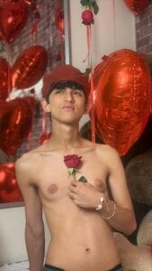 Michaelkoivの“Your hottest Valentine's Day starts here.”の 2枚の写真