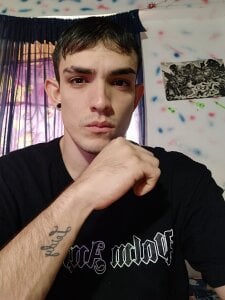 themaykiin18 Nice poses, but the face doesn't help. Pic 4