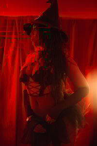 Lola_King Witch by night, sin by day. 🎃🔥  2. fénykép