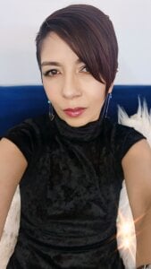 Trinityy__ Short black dress, horny and playful, come to my darling and make me yours Foto 3