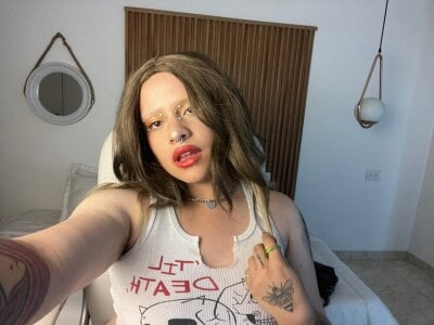 Alaska_deluxe New hair cut Kuva