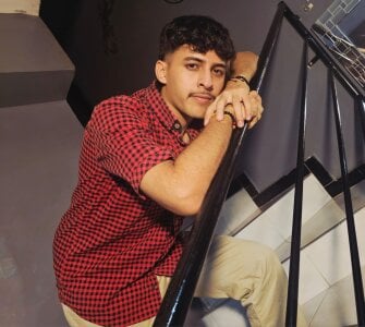 boy in red od Alan_Del_Reyx  2 snímek