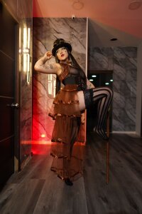 Charlotte_Germanotta_ Where steam awakens fantasies. Foto 2