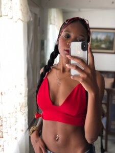 OrianaAndCouple Public Gambar