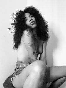 _Larabbitxx 💎 BlackandWhite 💎 Pic 4