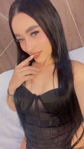 LauraBellinni Public Hình 4