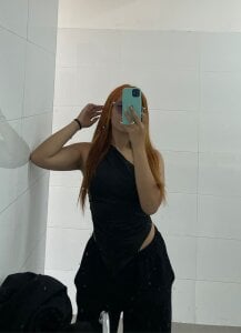 LanaMills_ Beauty in the mirror 🪞🩷 Pic 3