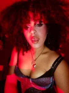 Serena_Fey Public Pic 3