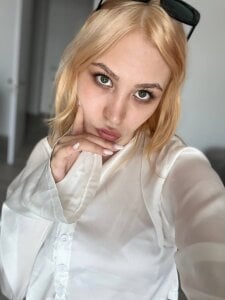 MiaBanger Public Photo 5