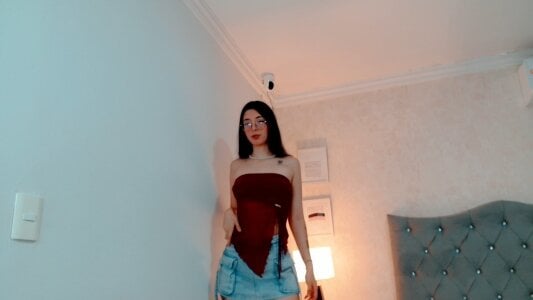 emmalove_doll RED SEXY Pic 6