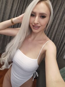 Deea_hot