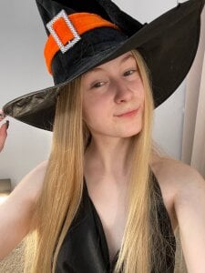 rinavvi cute witch Pic