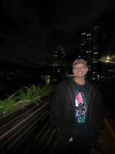 lucasgoat_ taking a walk through the city Bilde