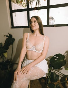 Lovella_Lips Public Pic 7