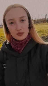 Olivia_Kis Public Pic 5