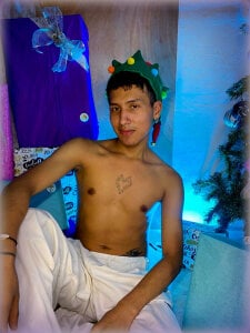 spicy_adonhis sexy christmas Pic 3