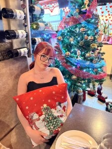 RosesLizzyy Merry Christmas Pic 2