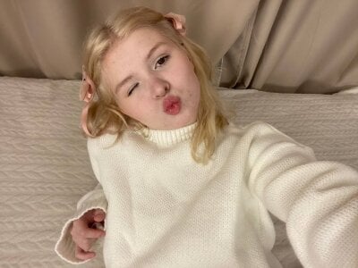 ShontaWasilko My new cutie outfit for you Pic 4