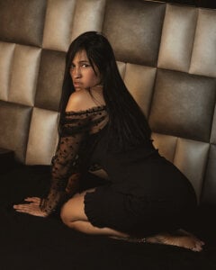 Andrea_brunette_ Public Pic 4