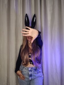 Queen-Bunny Uma Bunny de roupa 👽 รูป 