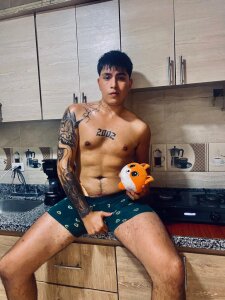 ThomasThund sexy boy Pic 2