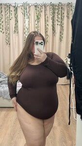 HoneyEmily Public Gambar 6