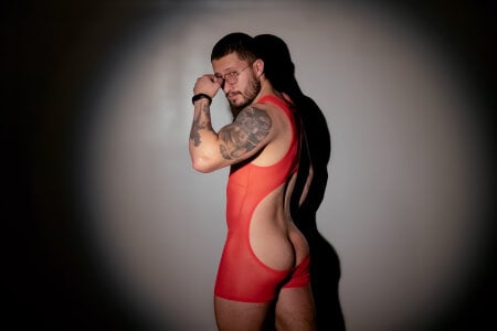 Red stuck to my body de Nathan_rivers  5 photos