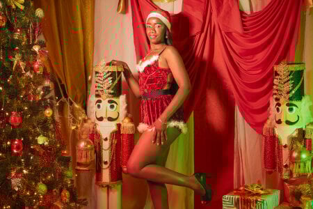 TINNATAYLOR merry christmas 2025 Pic 4