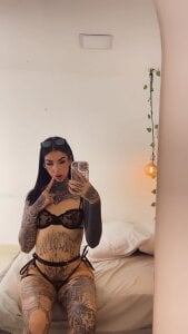 Valerykat_ Black for me? you decide 😍 Foto