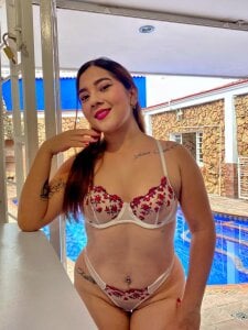 Leah-Moon Too dangerous to ignore 🔥 รูป  2