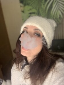 Alice_Amou 🔥🚬 — Passion in every inhale 💨❤️ — Smoke and heart on fire 🖤🔥 — To smoke and feel the flame ins Pic 2
