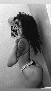 Wendy_Marchall Black And Withe Pic 3