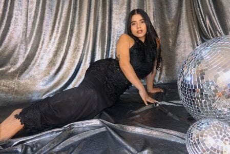 issi_loren Subtle, authentic and eternally elegant 💄🍾 Pic 3