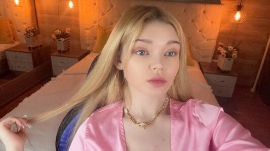AdeleCartier me Pic 2