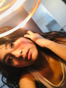 Sara_Noa with my cell phone Pic 5