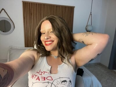 Alaska_deluxe New hair cut Kuva 4