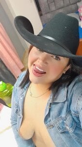 bustyy_juicy sexy cowgirl 😘” Pic 4