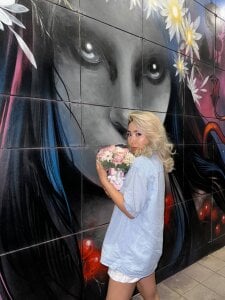 Deiri_Delightful little sweet lady Pic 2