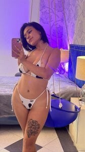 CassieJones_ Public Pic 4