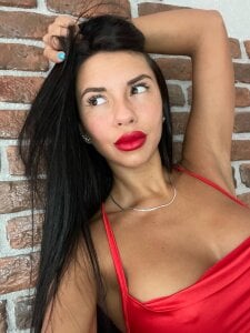 p_u_m_a_ RED LIPSTICK BIG LIPS BRUNETTE SILKY DRESS BIG BOOBS SELFIE Pic