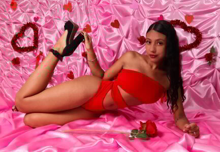 naomi_kyse sexy valentine  4টি ছবি