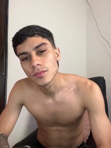 Axel_DavisSM come on bby  3টি ছবি