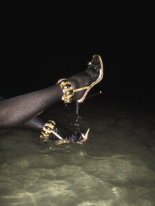 ninaa_sky The sea does not tame me, it accompanies me. 사진 3