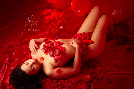 KhateAndersson Petals, Skin & Sin Immagine  4