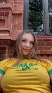 Bonnie_More Public Pic 4