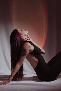 babi_vale Lady in black Hình 4